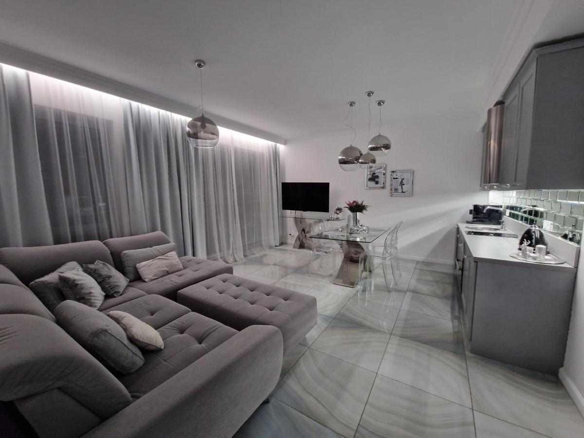 Maxim Apartment *